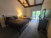 Charming Cedar Lodge Room close to Weirs