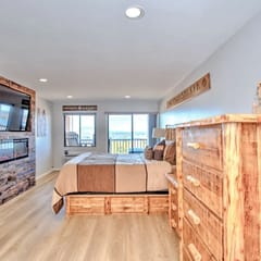 Adorable Cedar Lodge Room w/ Lake Views!