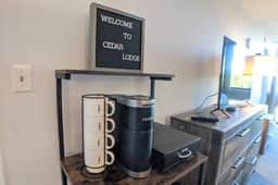 Cute Cedar Lodge Studio with Balcony & Lake Views! - Image 5