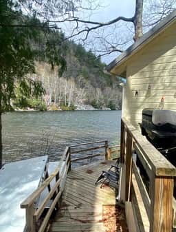 Hobie's Landing - Blissful lake Side Cottage on Winona Lake! - Image 2