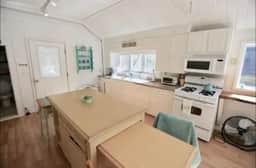 Hobie's Landing - Blissful lake Side Cottage on Winona Lake! - Image 4