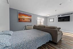 The Village of Paugus Bay Studio Close To It All! - Image 3
