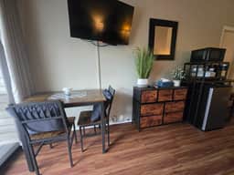Cedar Lodge Room-Private Balcony Close to Weirs! - Image 2