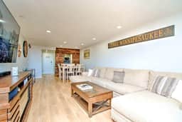 Spacious 2 Bedroom 2 Bath Lake View Condo - Image 3