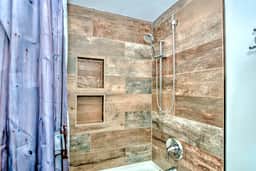 Adorable Cedar Lodge Room w/ Lake Views! - Image 4