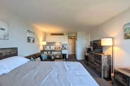 Cute 2 Bdrm 2 bth Cedar Lodge Condo - Lake Views! - Image 2