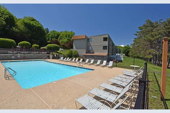 Spacious 2 Bdrm Condo Walking distance to Weirs Beach!! - Image 1