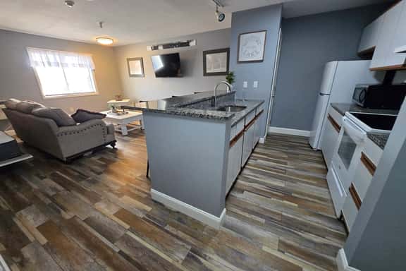 The Village of Paugus Bay Studio Close To It All! - Image 1