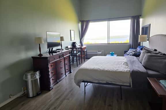Concerts! Lake Winni Views! Kitchen! Pool! Hot Tub! - Image 1