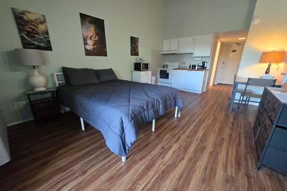 Cedar Lodge Condo Balcony and Full Kitchen - Image 1