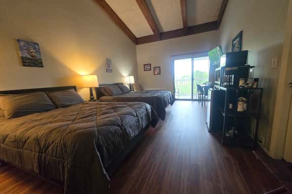 Cedar Lodge Room-Private Balcony Close to Weirs! - Image 1