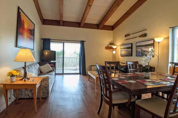 Spacious Cedar Lodge Condo with Private Balcony - Image 1