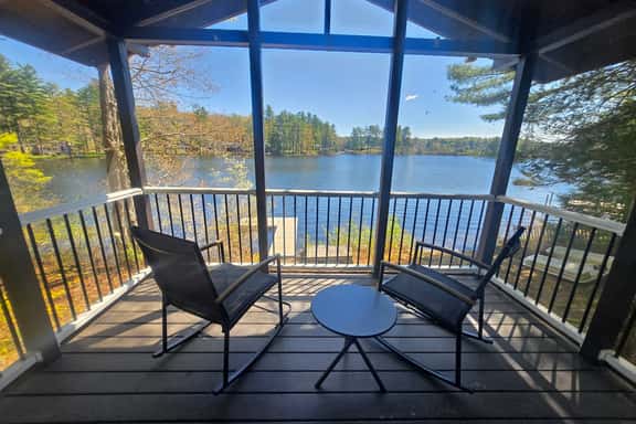 Serene Lakeside Retreat on Lake Winnipesaukee - Image 1