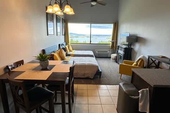 Lake Winni 2 bedroom Condo Full Kitchen - Weirs Beach - Image 1