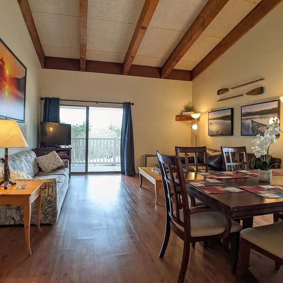 Spacious Cedar Lodge Condo with Private Balcony - Image 1