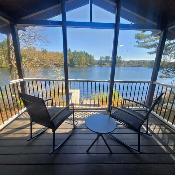 Serene Lakeside Retreat on Lake Winnipesaukee - Image 1