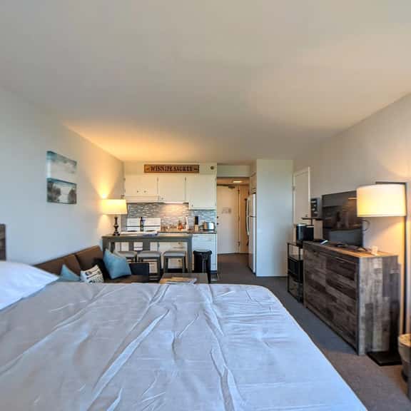 Cute 2 Bdrm 2 bth Cedar Lodge Condo - Lake Views! - Image 1