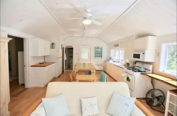 Hobie's Landing - Blissful lake Side Cottage on Winona Lake! - Image 3