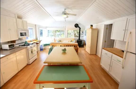 Hobie's Landing - Blissful lake Side Cottage on Winona Lake! - Image 5
