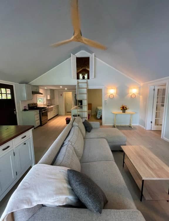 Berta's Lake Front Cottage on Winona Lake! - Image 2