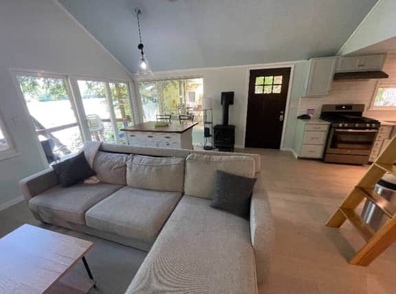 Berta's Lake Front Cottage on Winona Lake! - Image 3