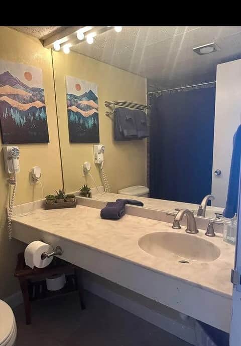 Lake Winni Studio Condo Full Kitchen - Weirs Beach - Image 4