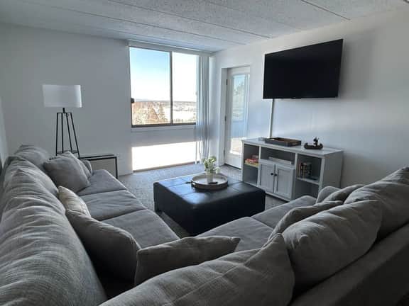 Amazing Lake Winni Views in Cedar Lodge Complex - Image 2