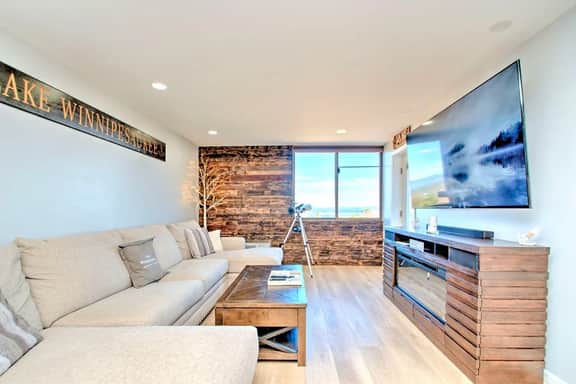 Spacious 2 Bedroom 2 Bath Lake View Condo - Image 2