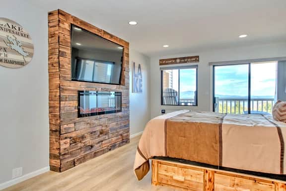 Adorable Cedar Lodge Room w/ Lake Views! - Image 2