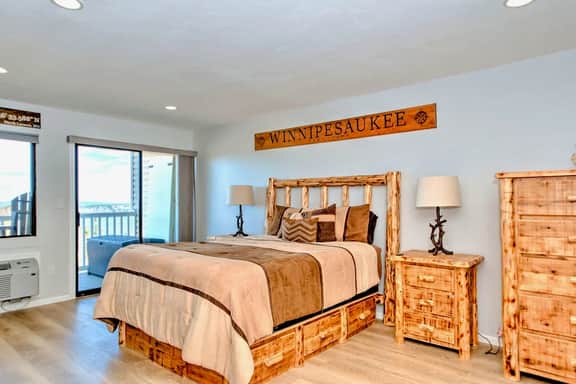 Adorable Cedar Lodge Room w/ Lake Views! - Image 3
