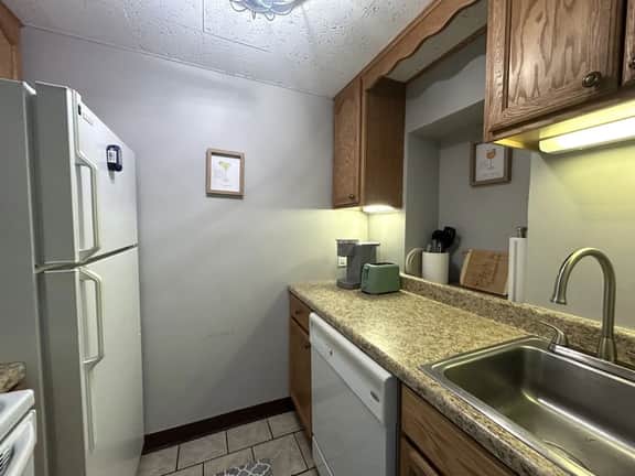 Amazing Condo 2 bedroom 2 bath with Lake Winni Views - Image 4