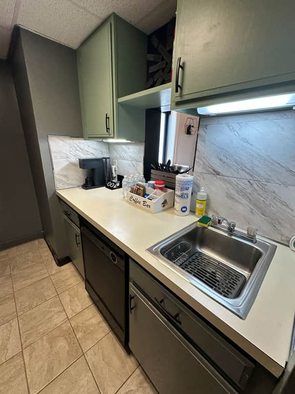 Spacious Family Condo close to Weirs Lake - Image 5