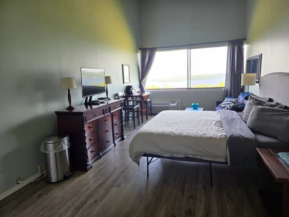 Concerts! Lake Winni Views! Kitchen! Pool! Hot Tub! - Image 1