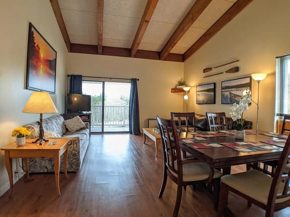 Spacious Cedar Lodge Condo with Private Balcony - Image 1