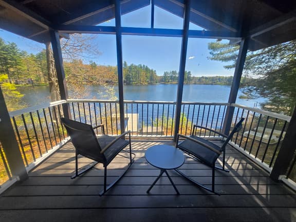 Serene Lakeside Retreat on Lake Winnipesaukee - Image 1